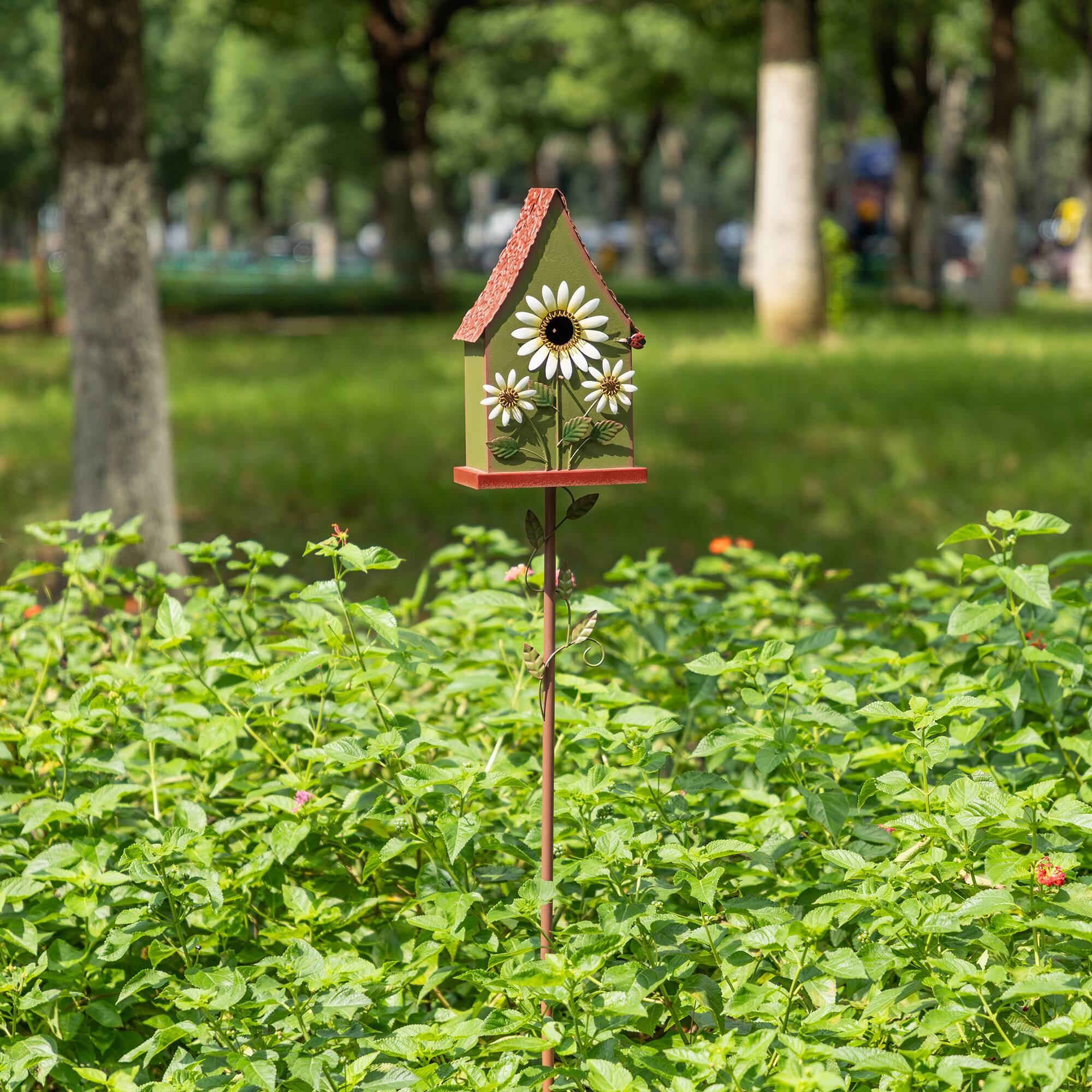 Glitzhome® 52.5" Green Metal Daisy Decorative Garden Birdhouse with Stake